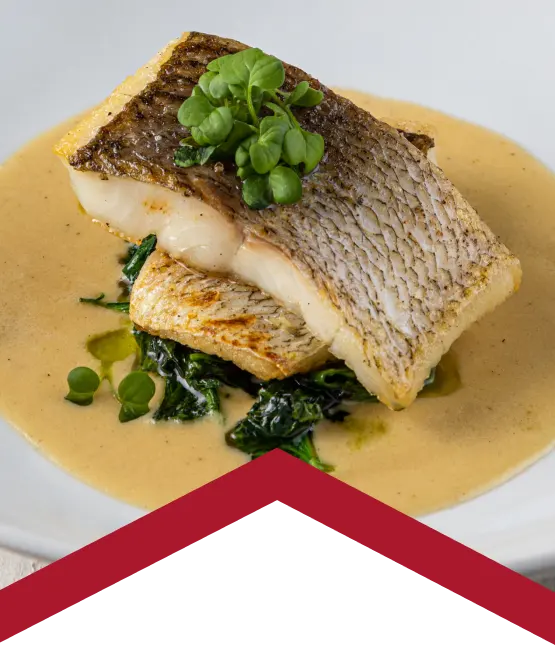 Plato de pescado preparado para servicio