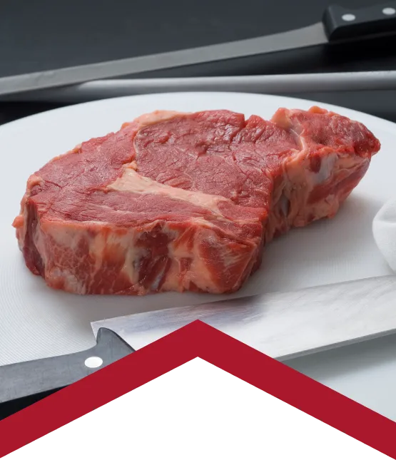 Ribeye crudo en mesa de inspección